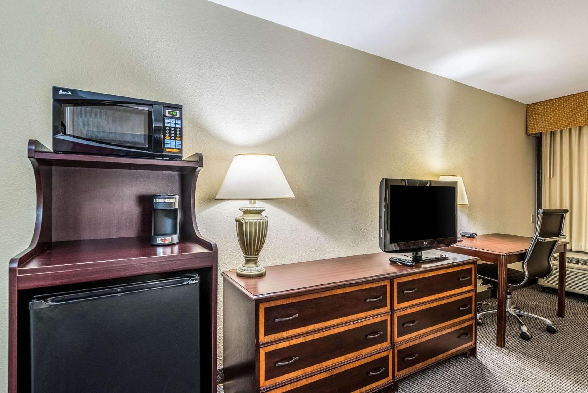 Clarion Hotel Cincinnati North Sharonville Esterno foto