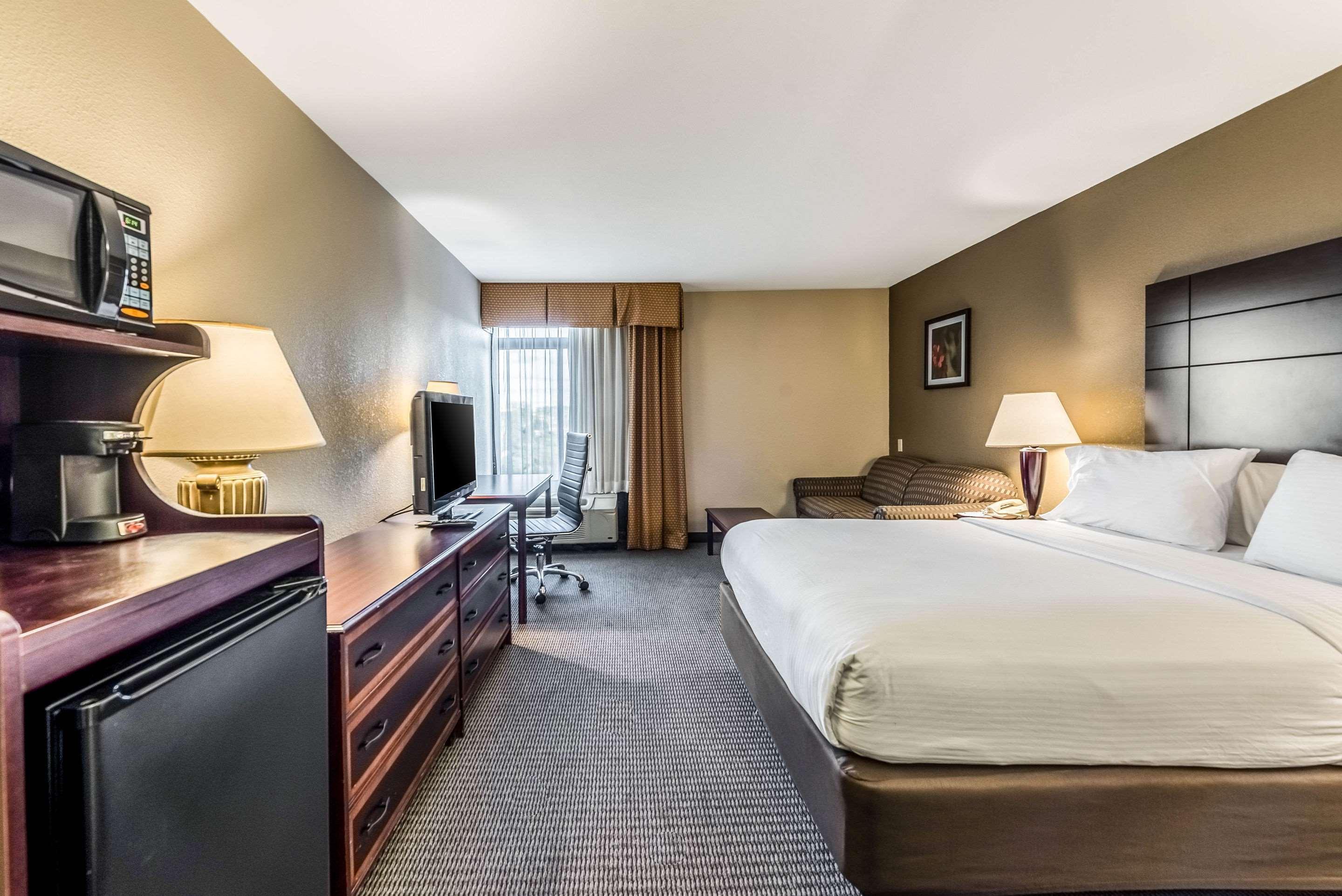 Clarion Hotel Cincinnati North Sharonville Esterno foto