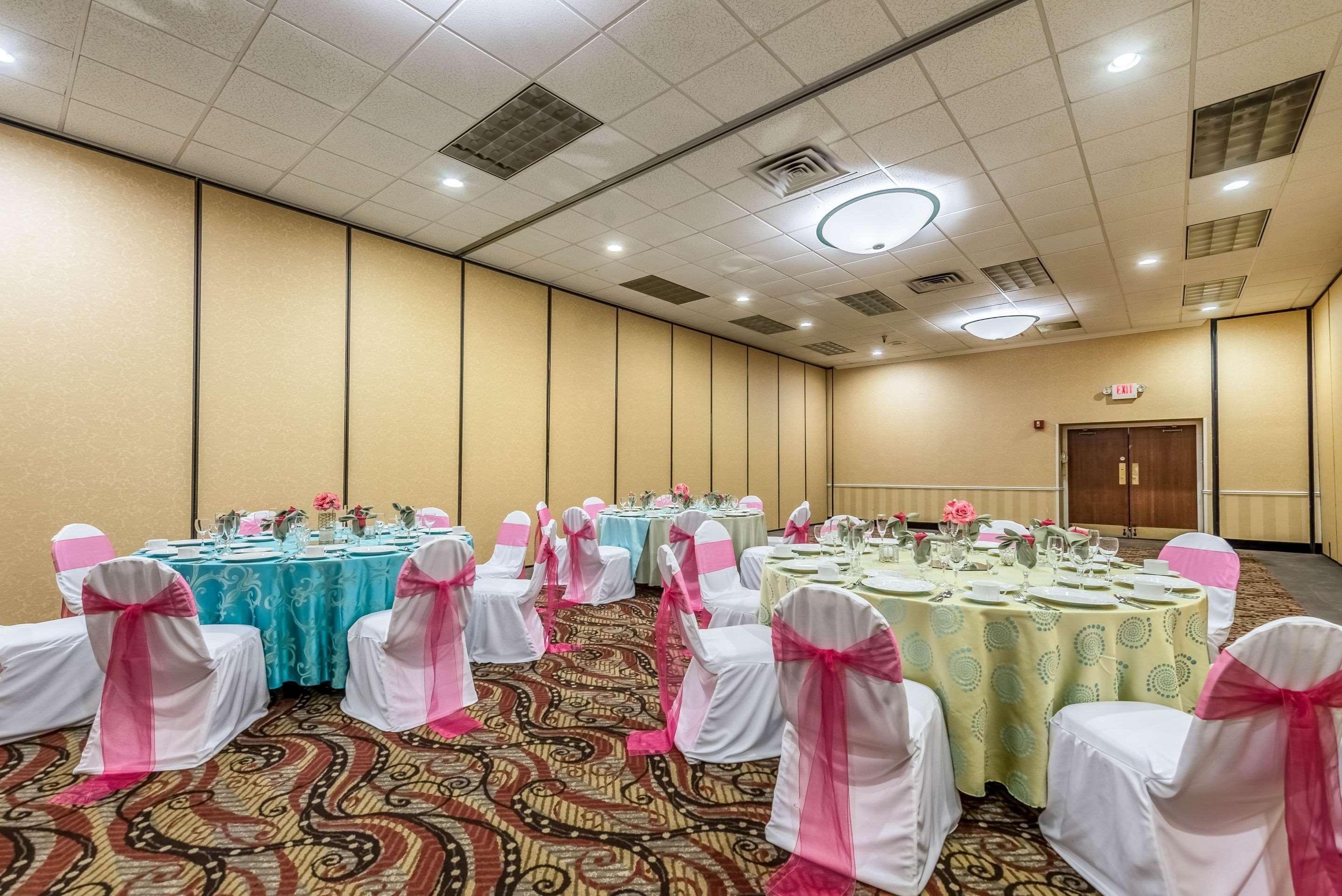 Clarion Hotel Cincinnati North Sharonville Esterno foto